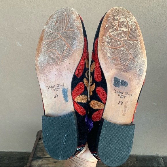 Velvet Road Embroidered Floral Slip-On Flat - Picture 7 of 8